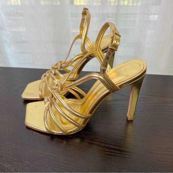 Schutz
Octavia Metallic Leather Knotted Dress
Sandals Size:8 #002 - Picture 3 of 8